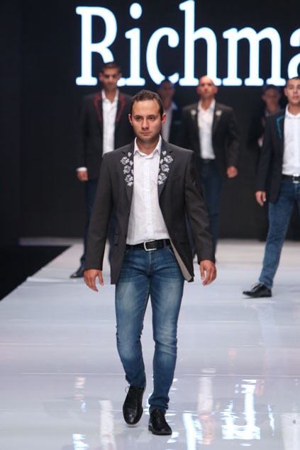 Richmart presented Bulgarian embroidery with dance at Sofia Fashion Week 2015