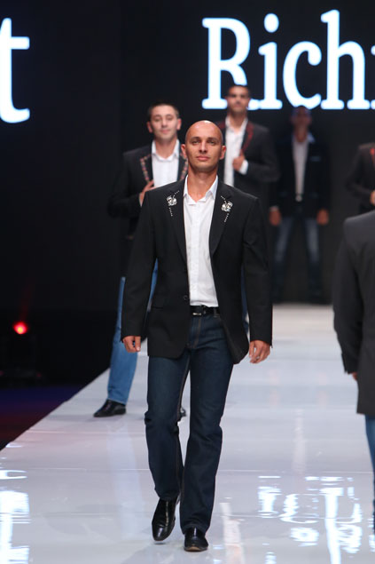 Richmart presented Bulgarian embroidery with dance at Sofia Fashion Week 2015