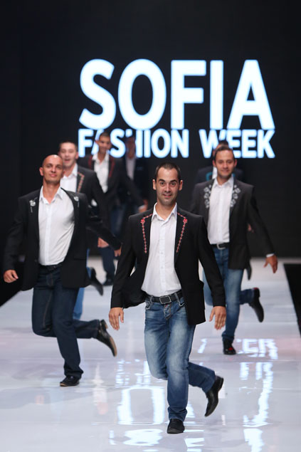 Richmart presented Bulgarian embroidery with dance at Sofia Fashion Week 2015