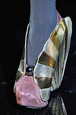 Нереалните обувки на Dolce and Gabbana есен-зима 2009-2010 - Fashion.bg
