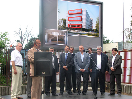 Министър Плевнелиев постави първата тухла за нова фабрика на Ричмарт в Русе