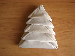 How to make a Christmas Tree by folding a napkin?