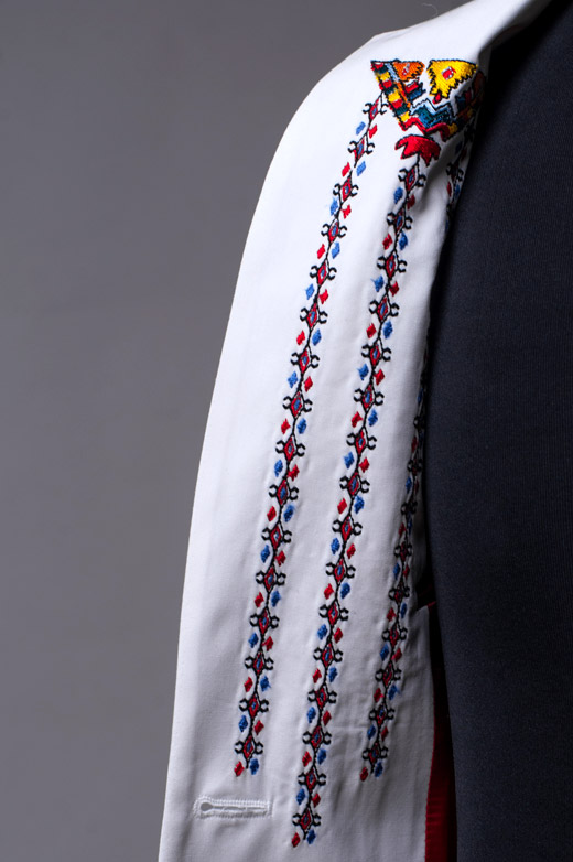 Fashion trends: Men's suit jackets with Bulgarian folklore motifs by Richmart