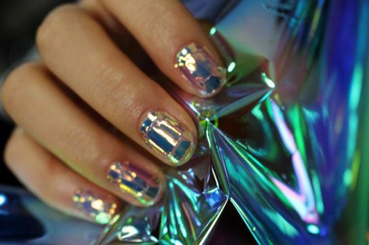 Fall-Winter 2015/2016 Trends: Shattered Glass Manicure