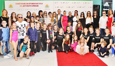 Спортисти и известни личности с децата си подкрепиха кампанията на KWIAT за детското зрение