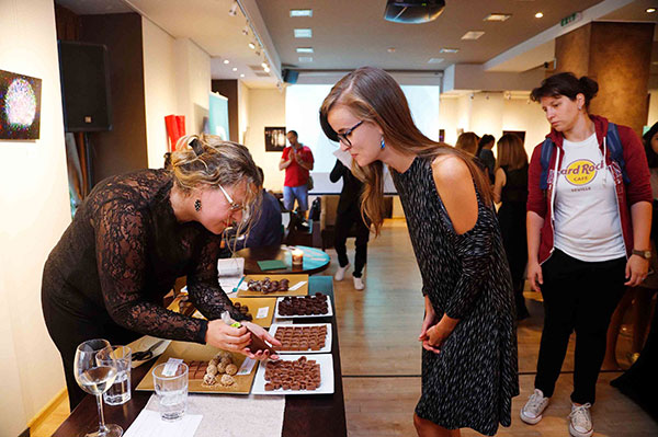 Deichmann представи официално колекцията си есен – зима 2018 в 7 нюанса шоколад