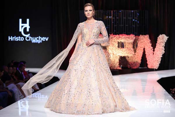 Христо Чучев блесна с дизайнерски рокли - бижута