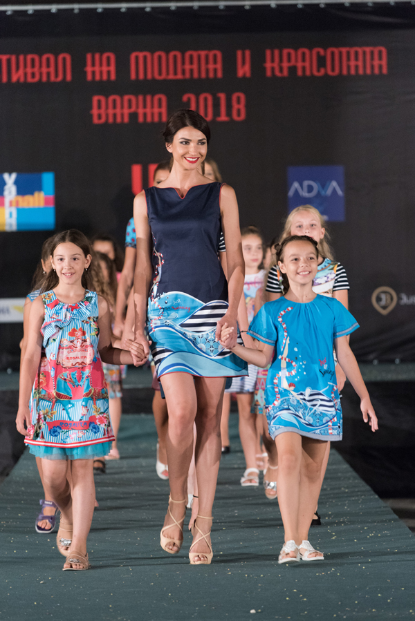 Росалита с колекция за майки и дъщери на Фестивала на Модата и Красотата 2018