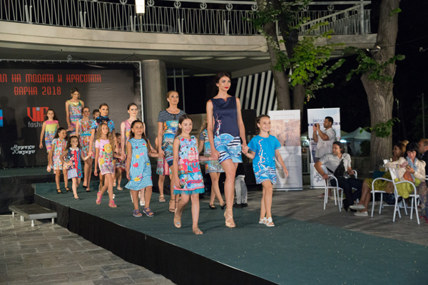 Росалита с колекция за майки и дъщери на Фестивала на Модата и Красотата 2018