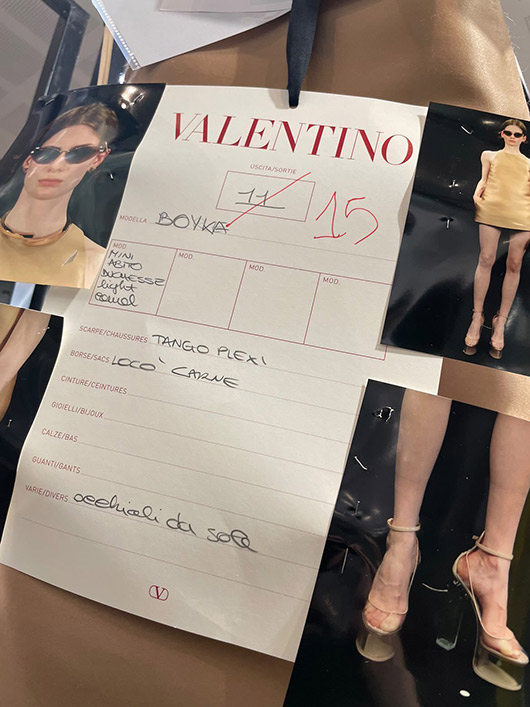 Българският модел Бойка Матова дефилира за Валентино в Париж