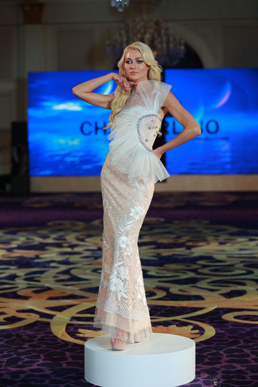 Бляскаво модно шоу на Чарлино в Дубай