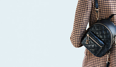 Черна дамска раница - модерна алтернатива на дамската чанта
