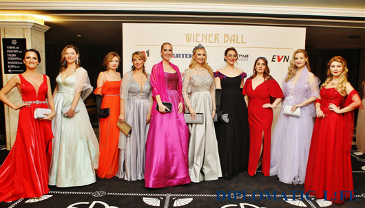 Елегантност и стил от Bridal Fashion на 22-ия виенски бал в София