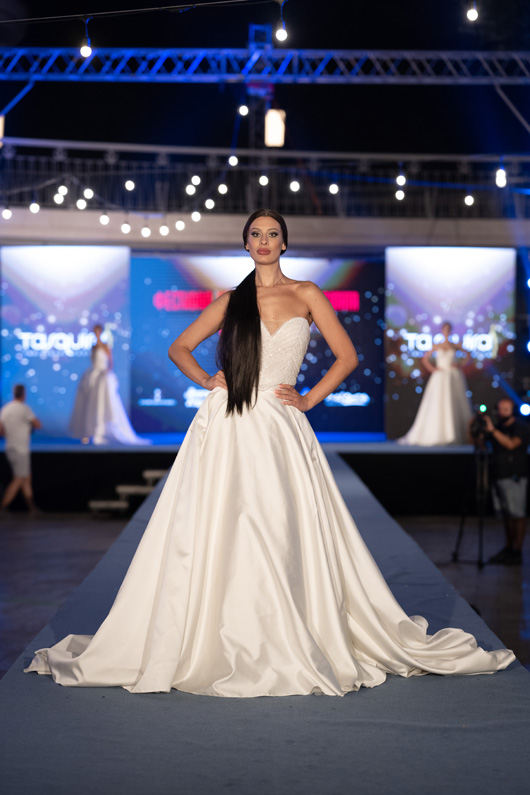 Фантастична колекция сватбени и официални рокли представиха дизайнерите на модния бранд TASQUIRA
