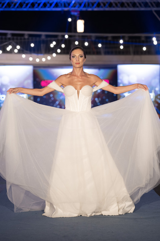 Фантастична колекция сватбени и официални рокли представиха дизайнерите на модния бранд TASQUIRA