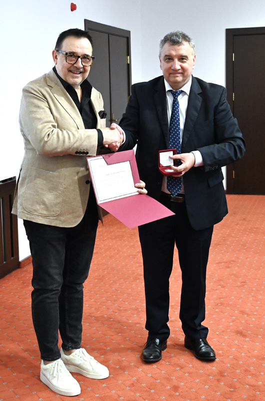 Проф. д.н. Любомир Стойков бе награден с медал на УНСС за своите образователни и научни приноси 