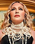 Мадона с огърлица от български дизайнери