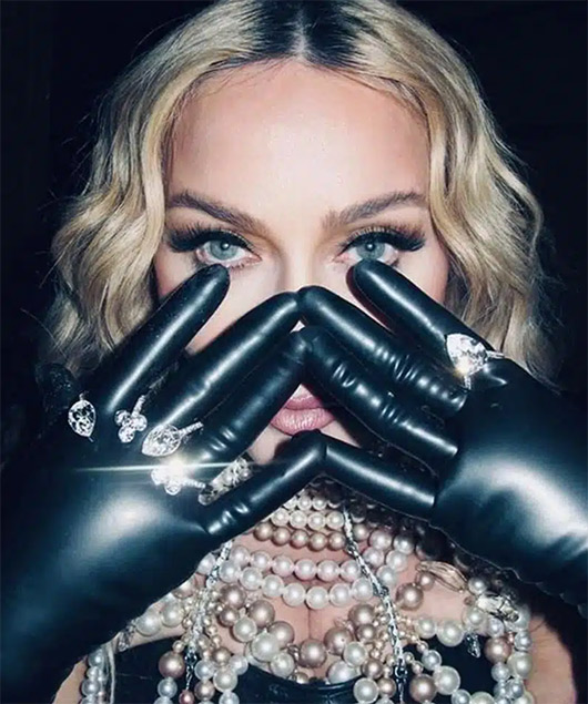Madonna also wears the Medusa and Miranda rings from On Aura Tout Vu 