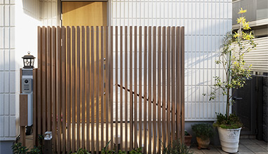 Декоративни огради за двор: особености на конструкцията и предимства при плътна градска застройка Декоративни огради за двор: особености на конструкцията и предимства при плътна градска застройка