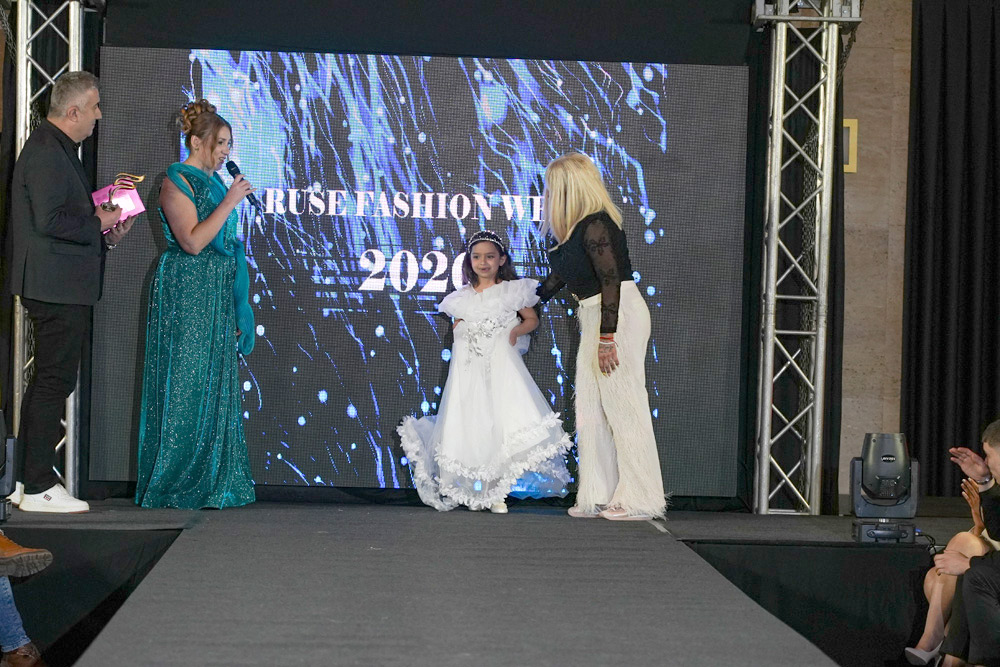 �������� �� DESSA THEA BRENJENS �� Ruse Fashion Week
