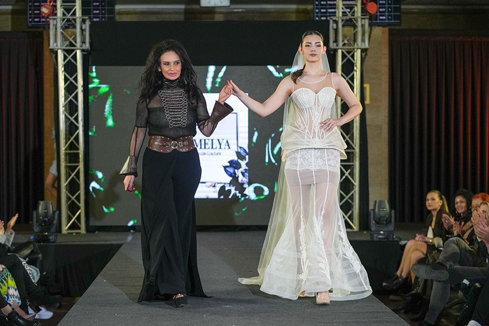 EMELYA - ����� ���� � ��������� � ����������