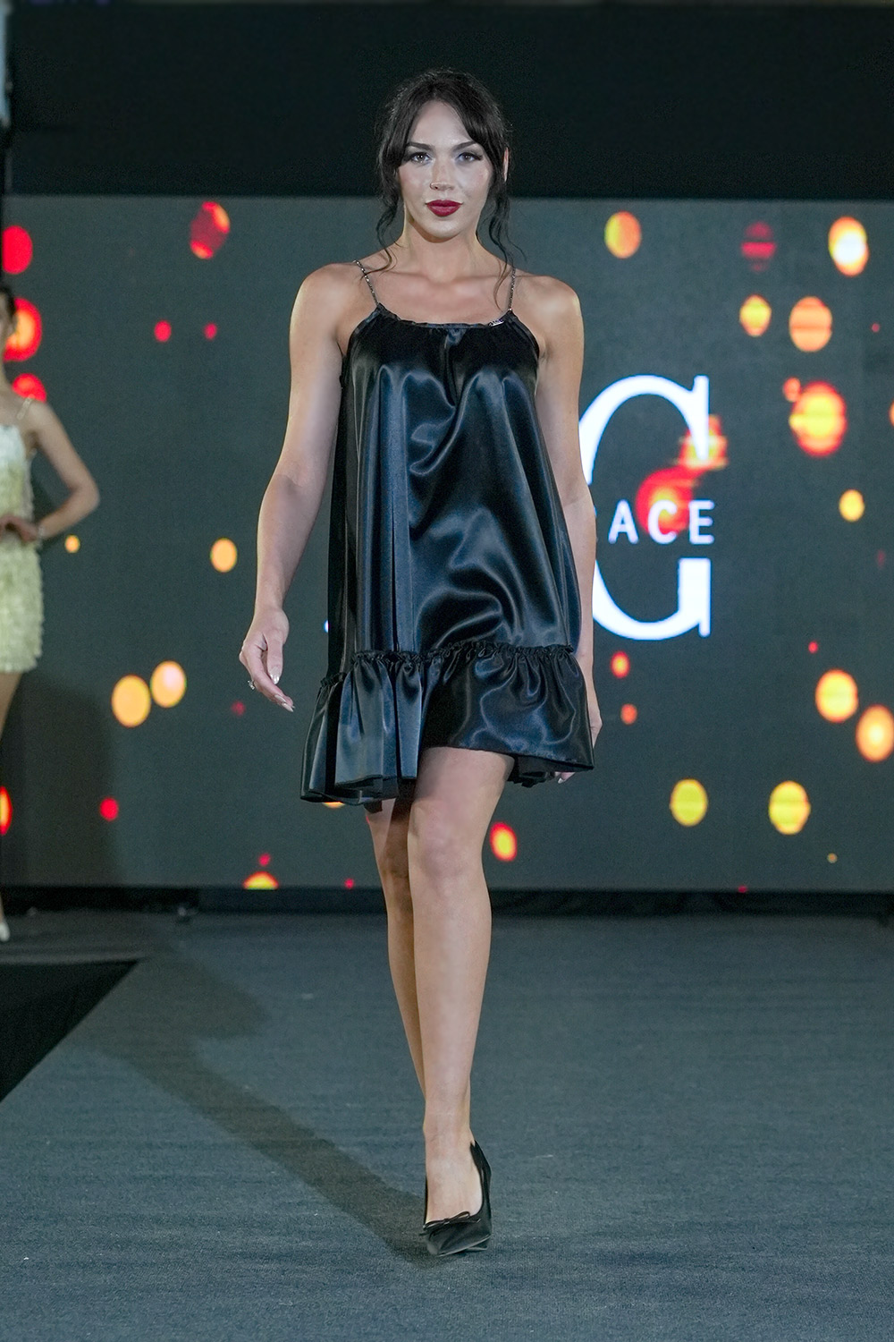 Mona Grace - ��������� � ���������� ������