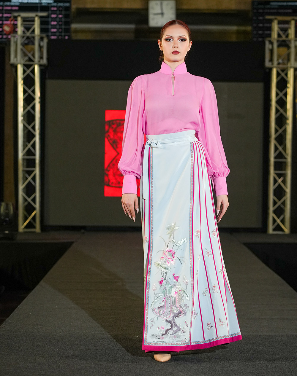 Zhou Jin China Ruse Fashion Week