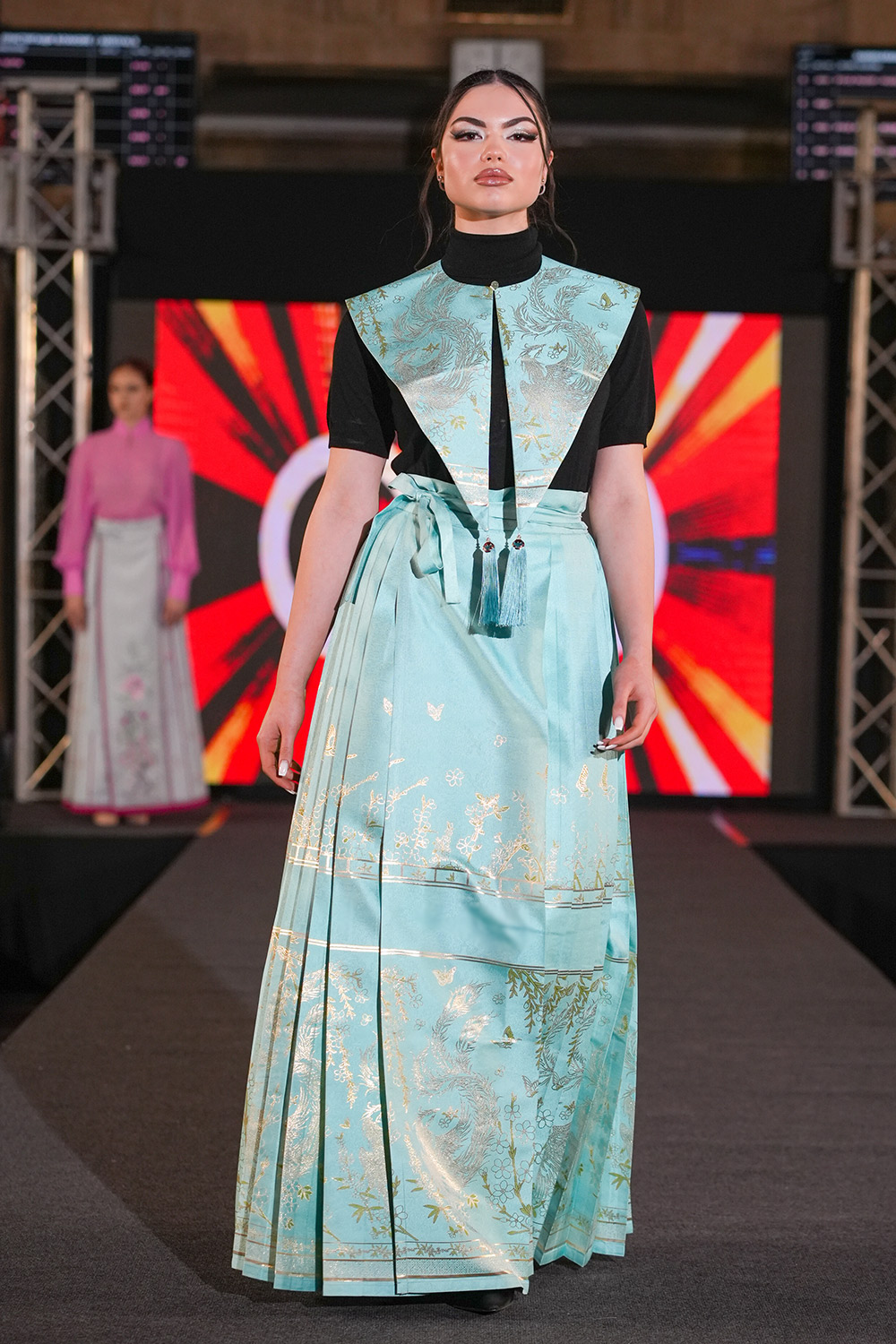 Zhou Jin China Ruse Fashion Week