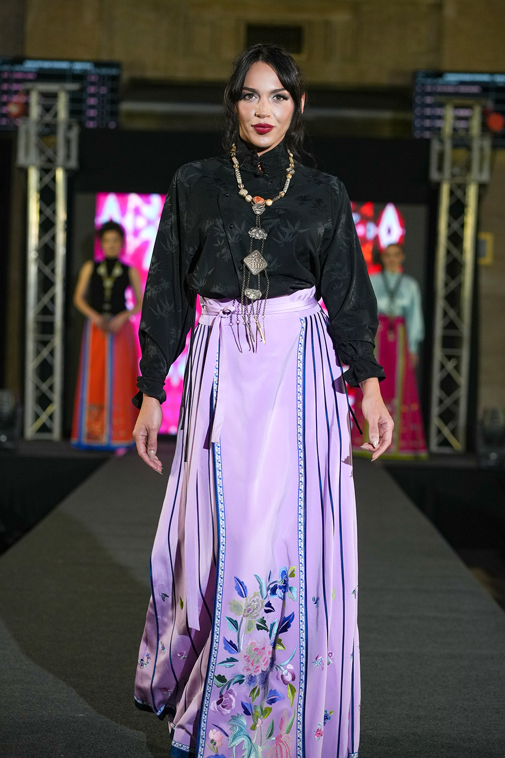 Zhou Jin China Ruse Fashion Week