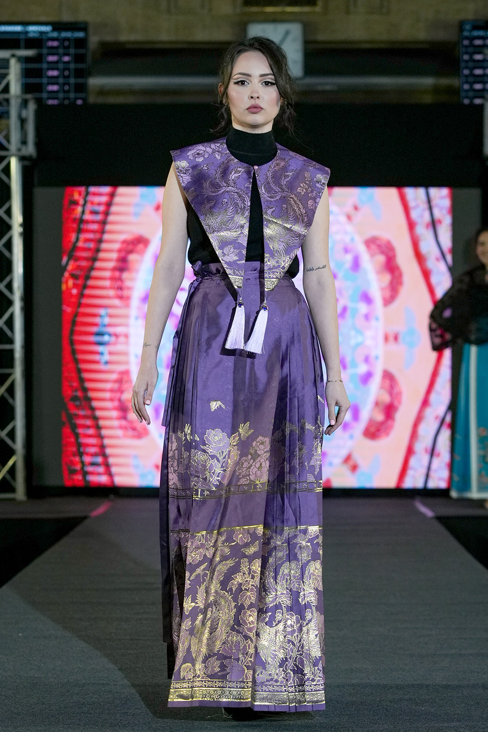 Zhou Jin China Ruse Fashion Week