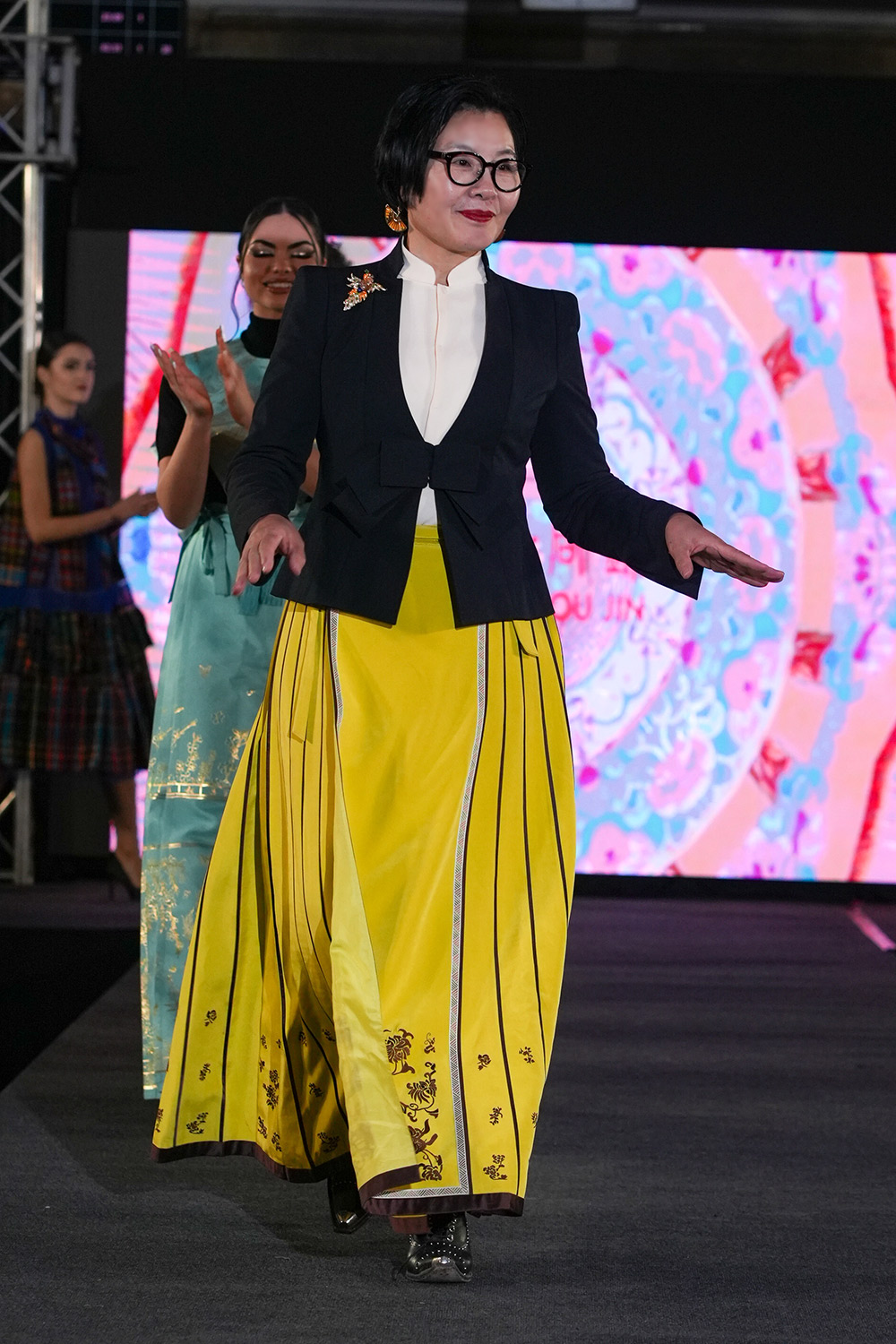 Zhou Jin China Ruse Fashion Week