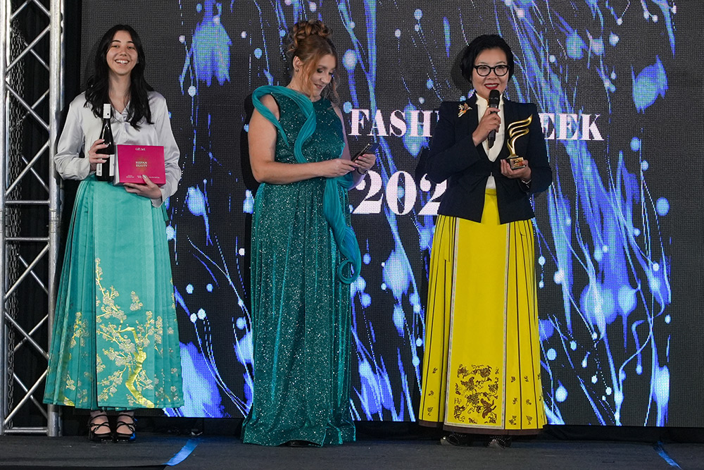 Zhou Jin China Ruse Fashion Week