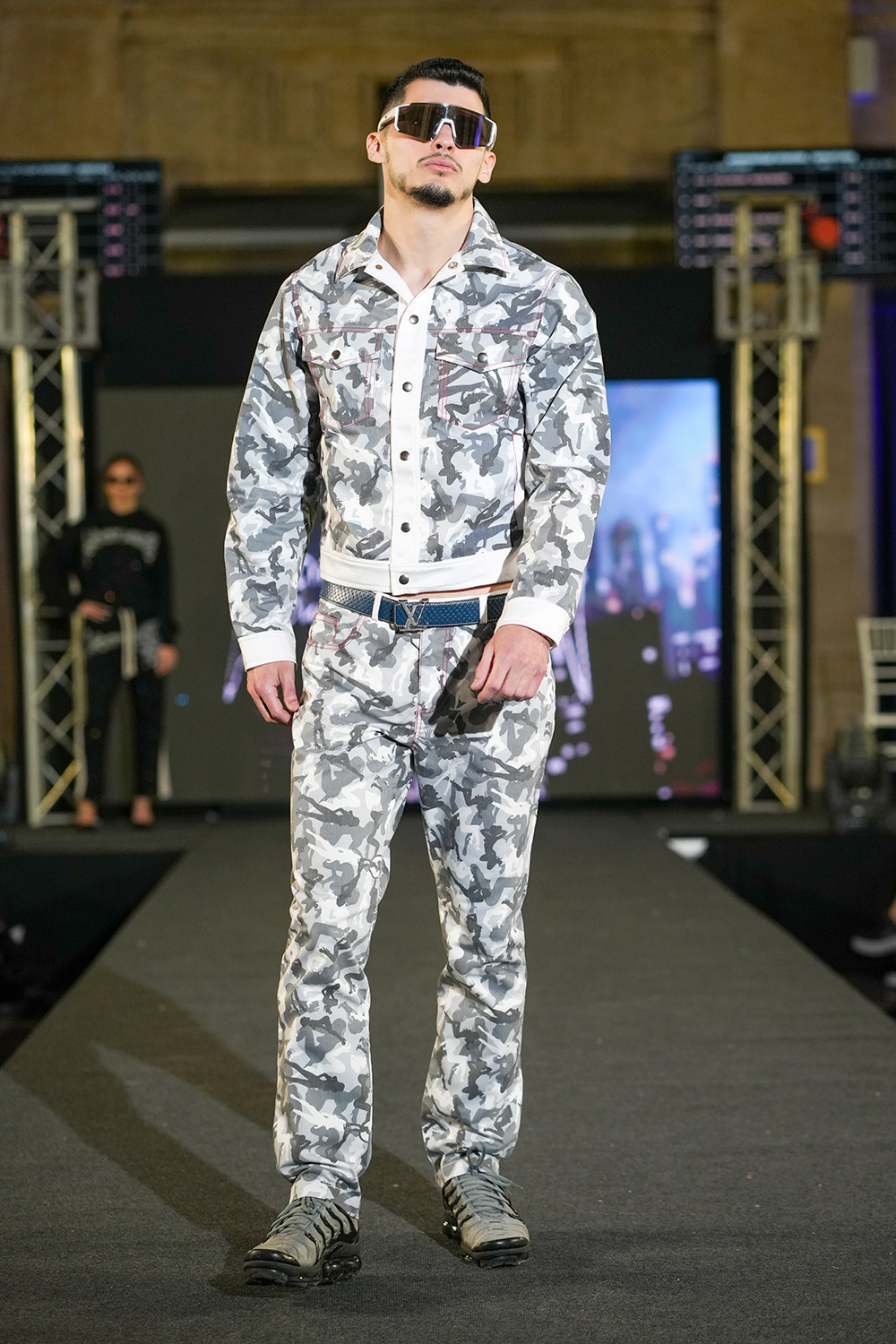 Lowky Broken ��������� ��������� �� �������� ����