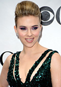 Scarlett Johansson goes from lady to vamp in new D&G campaign 