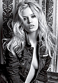 Mick Jagger's daughter will be the new advertising face of Versace