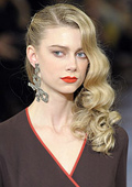 Hairstyles fashion trends 2011: Hair on one side for the summer